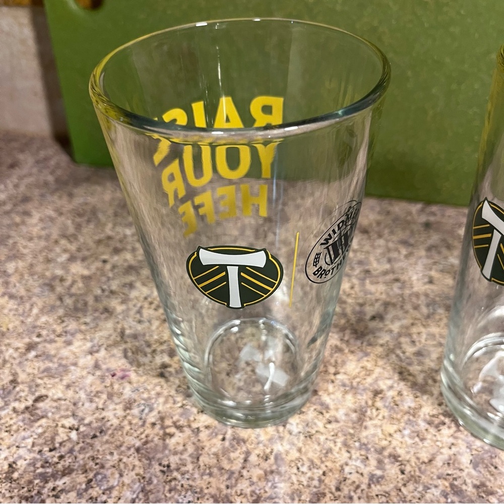 Set of 2 Widmer Brothers x Portland Timbers "Raise Your Hefe" Pint Glasses - Picture 3 of 8